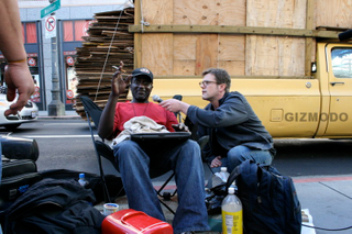 Illustration for article titled SF iPhone Line is a Friggin Circus (P.S. We're live)